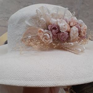 👒SOLD Vintage Straw Hat White Lace Pink Peach Cream